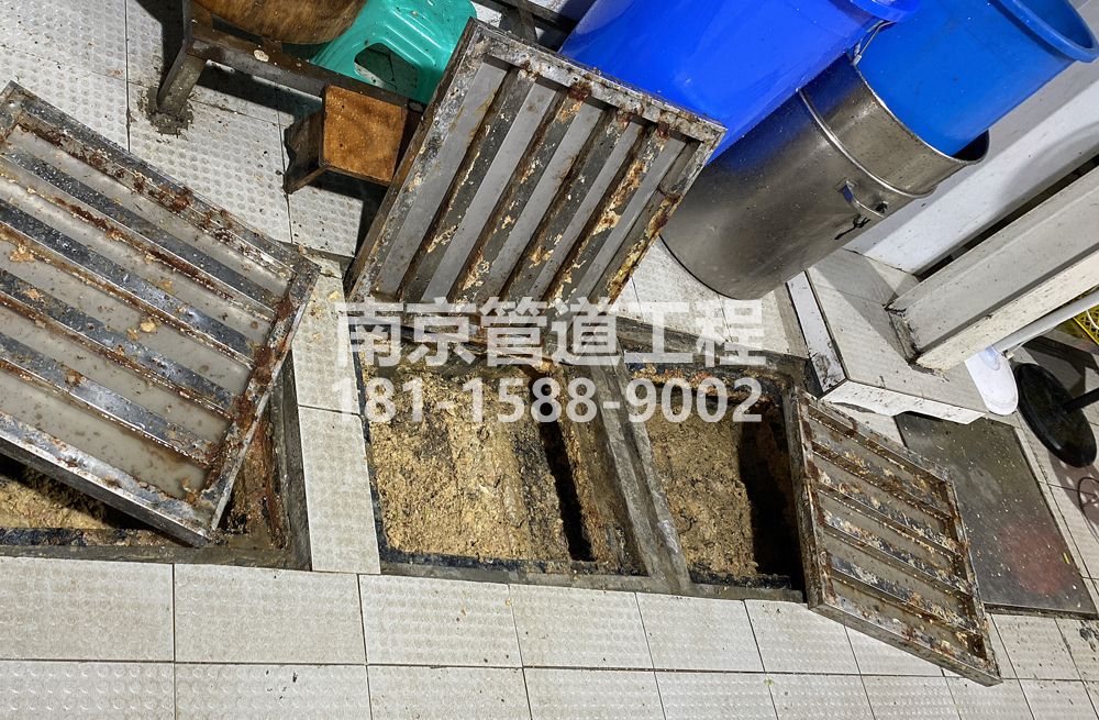 278高淳城管中队食堂隔油池清理